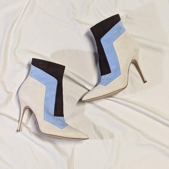 Manolo Blahnik Shoes - Manolo Blahnik